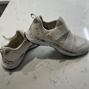 TIEM slipstream white marble cycle shoes w/ cleats
